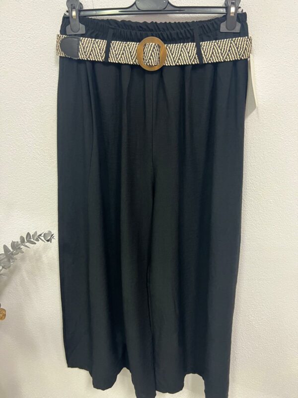 Pantalón modelo jogger negro